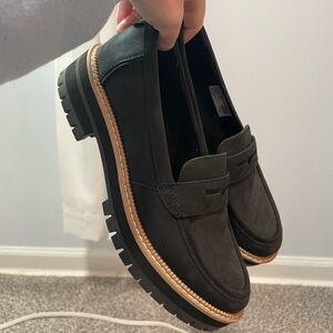 Black Tom’s Cara Loafers s6 NWOT